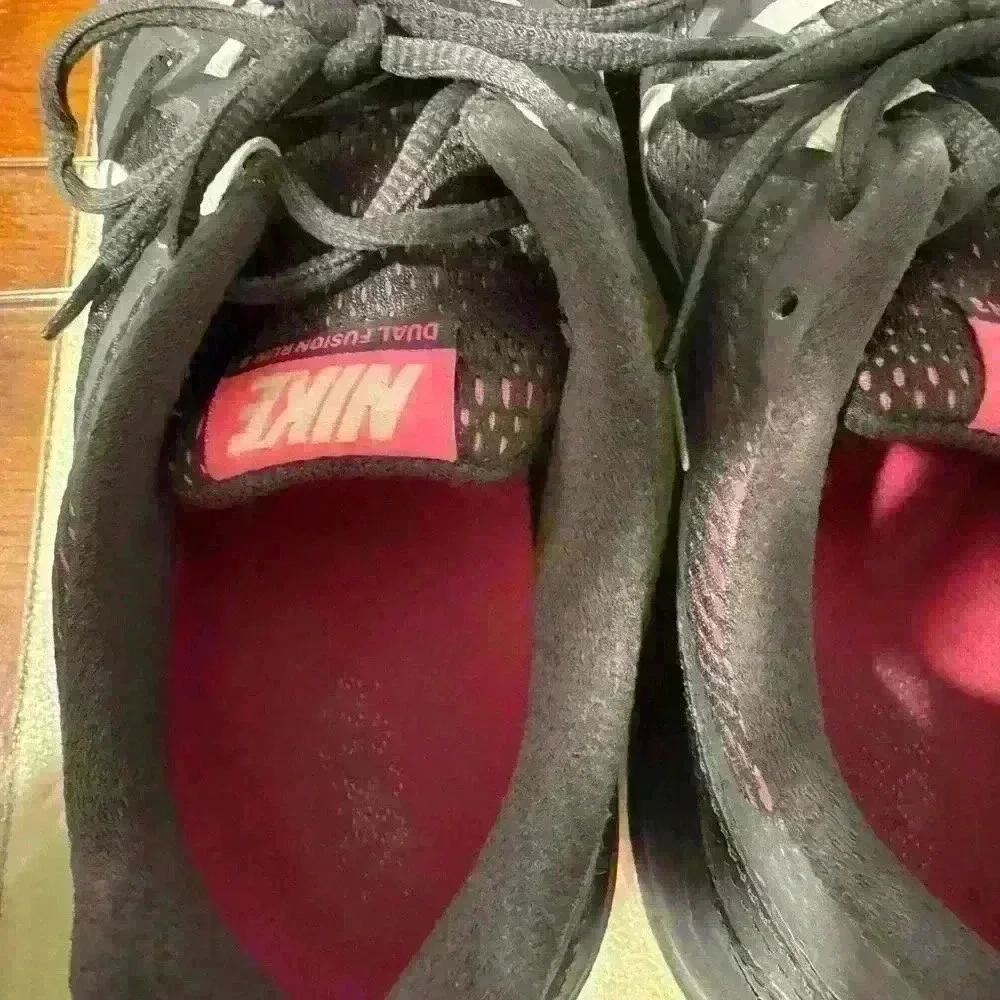 Used Women’s Nike Shoes Size 10